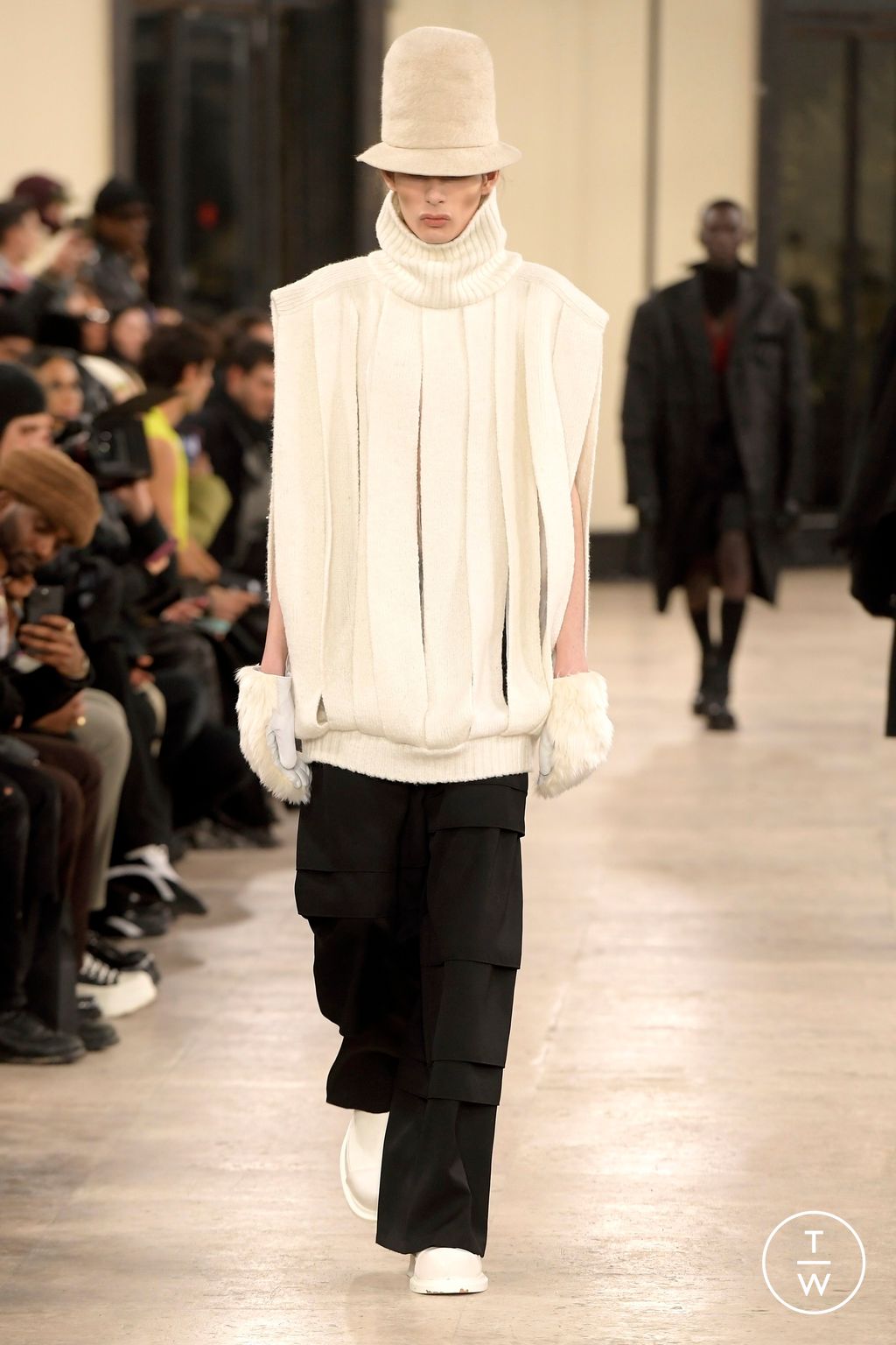 Fashion Week Paris Fall/Winter 2024 look 5 from the Songzio collection menswear
