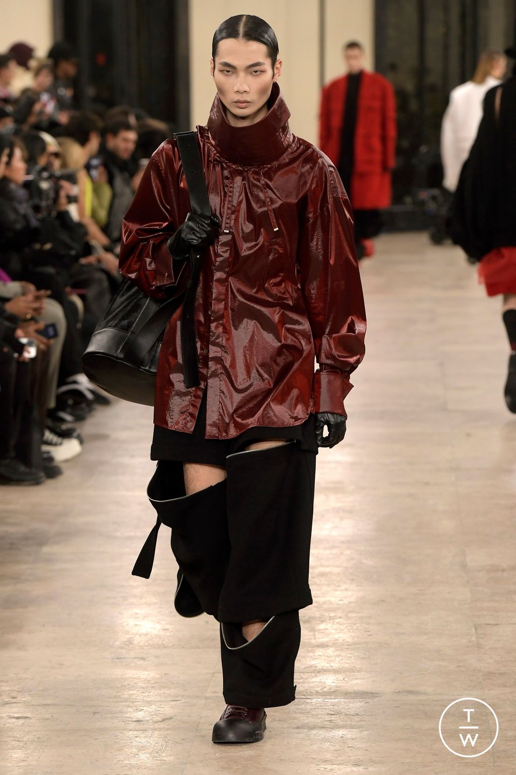 Fashion Week Paris Fall/Winter 2024 look 10 from the Songzio collection 男装