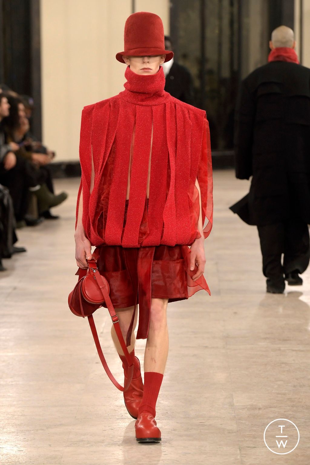 Fashion Week Paris Fall/Winter 2024 look 13 de la collection Songzio menswear