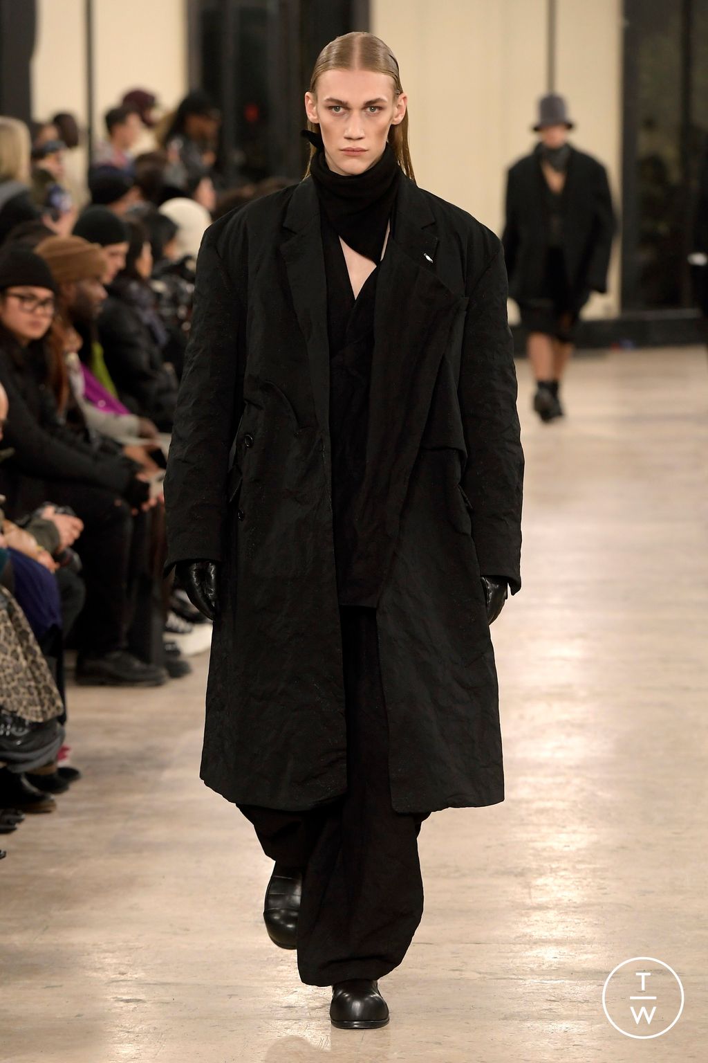 Fashion Week Paris Fall/Winter 2024 look 15 from the Songzio collection menswear