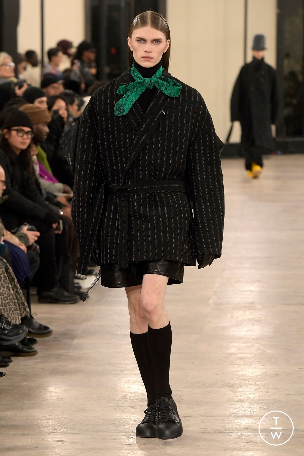Fashion Week Paris Fall/Winter 2024 look 17 de la collection Songzio menswear