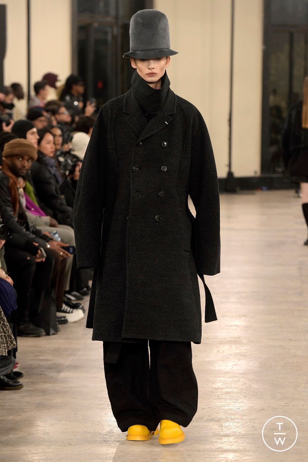 Fashion Week Paris Fall/Winter 2024 look 18 from the Songzio collection menswear