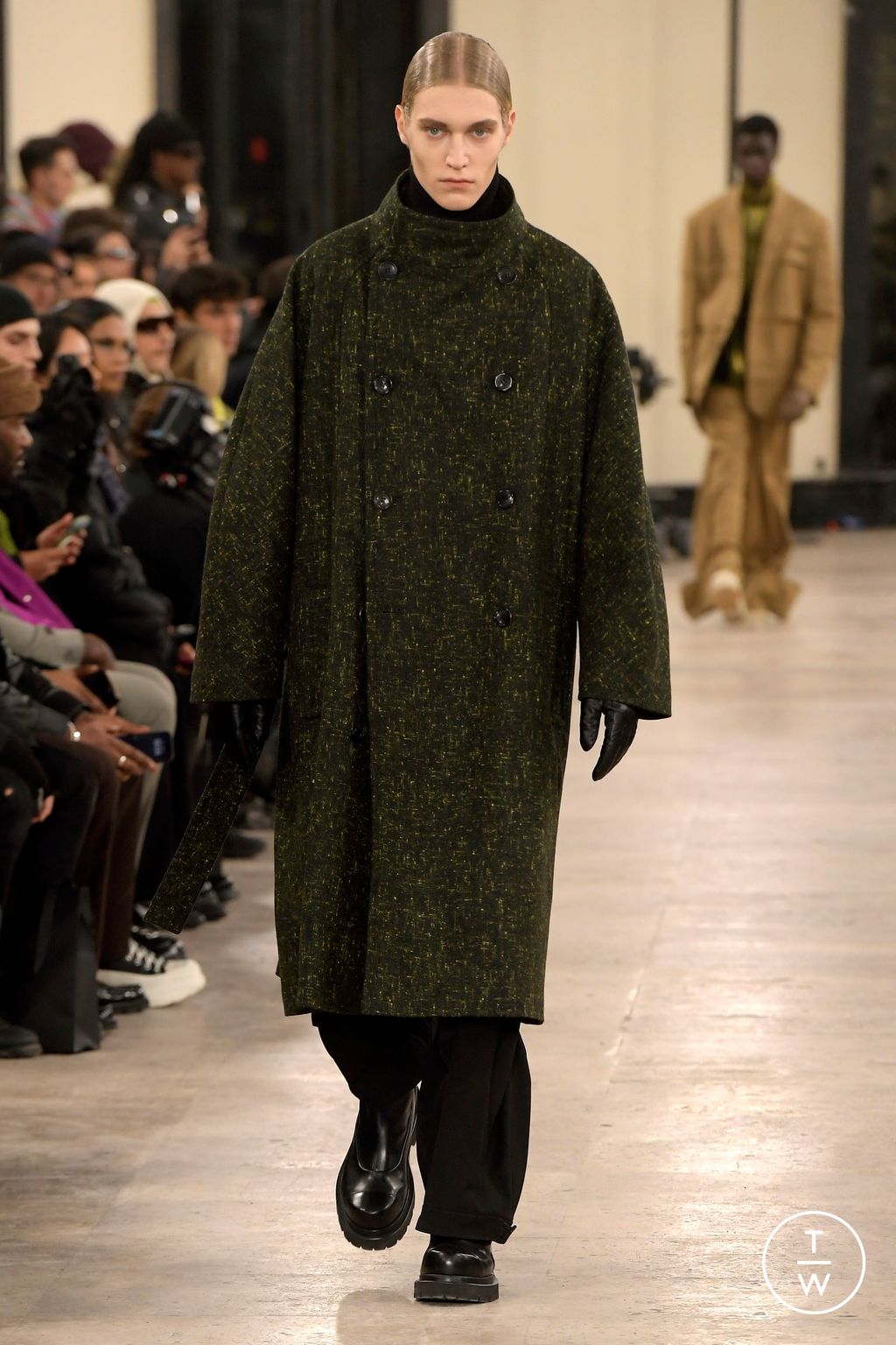 Fashion Week Paris Fall/Winter 2024 look 21 de la collection Songzio menswear