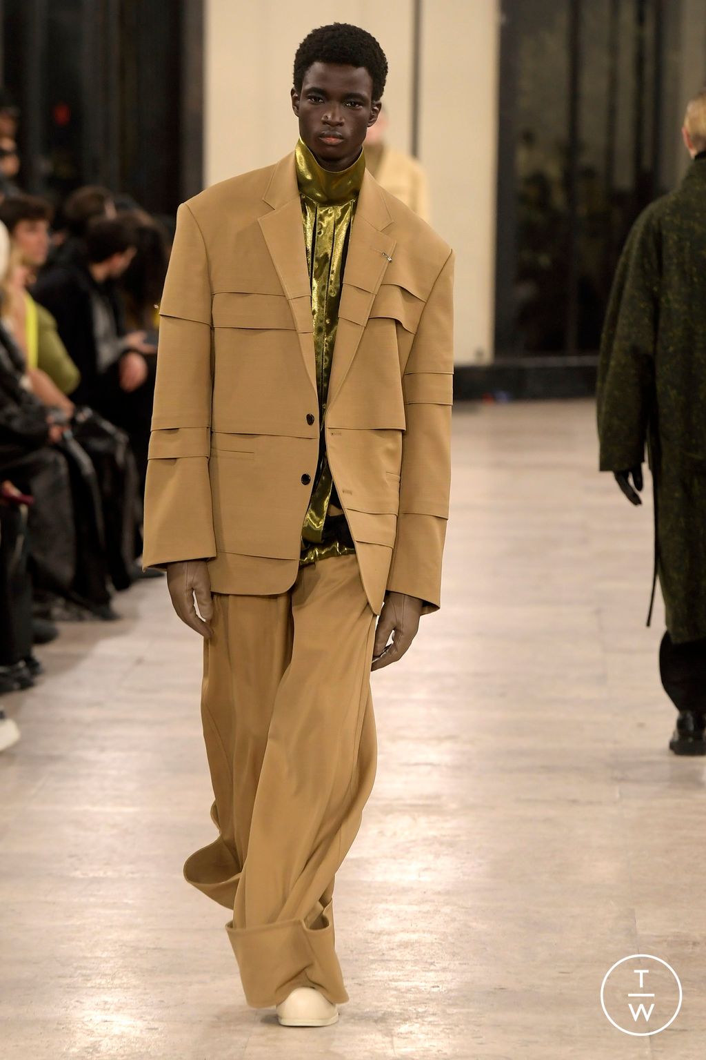 Fashion Week Paris Fall/Winter 2024 look 22 from the Songzio collection 男装