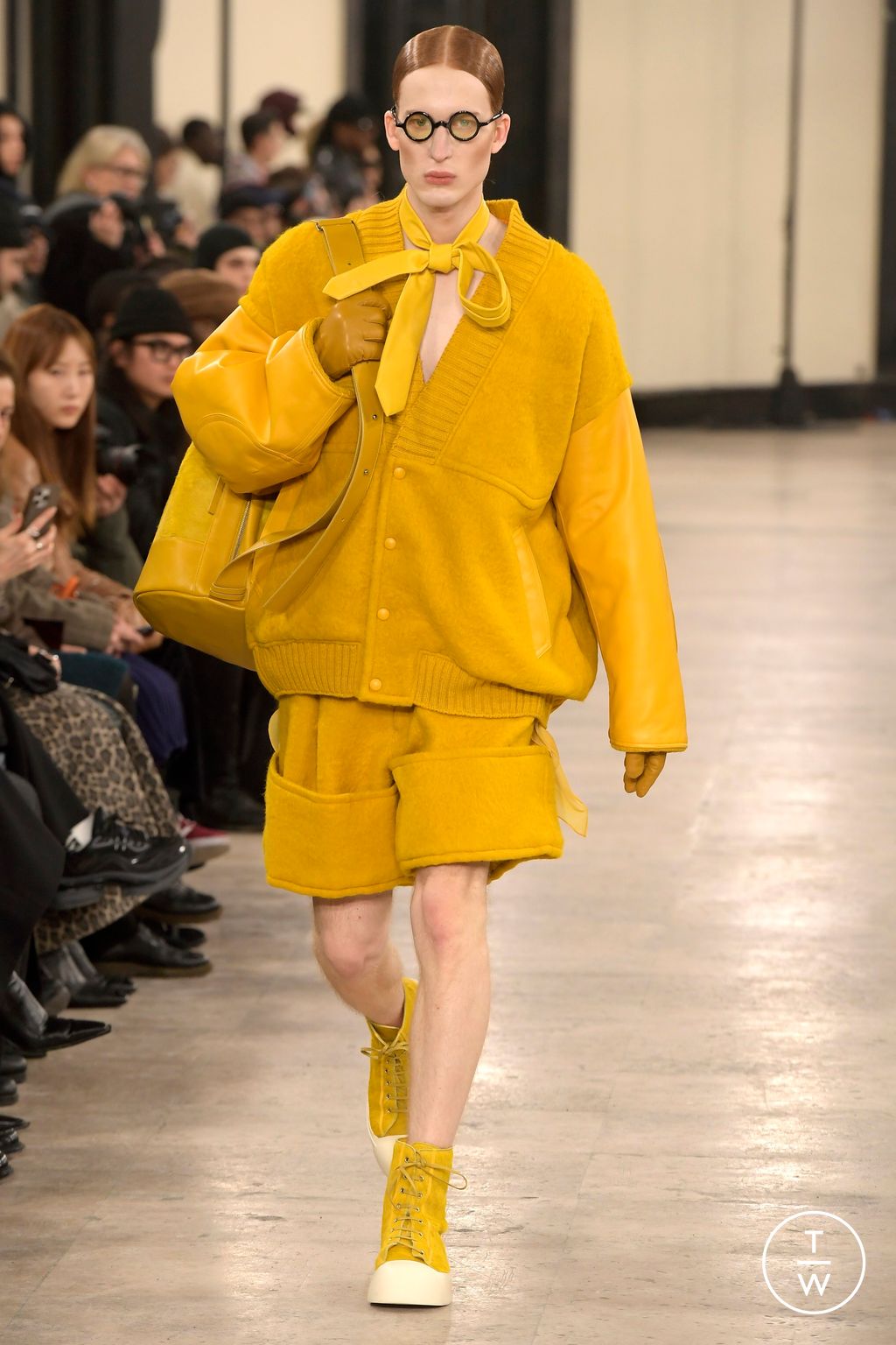 Fashion Week Paris Fall/Winter 2024 look 24 de la collection Songzio menswear