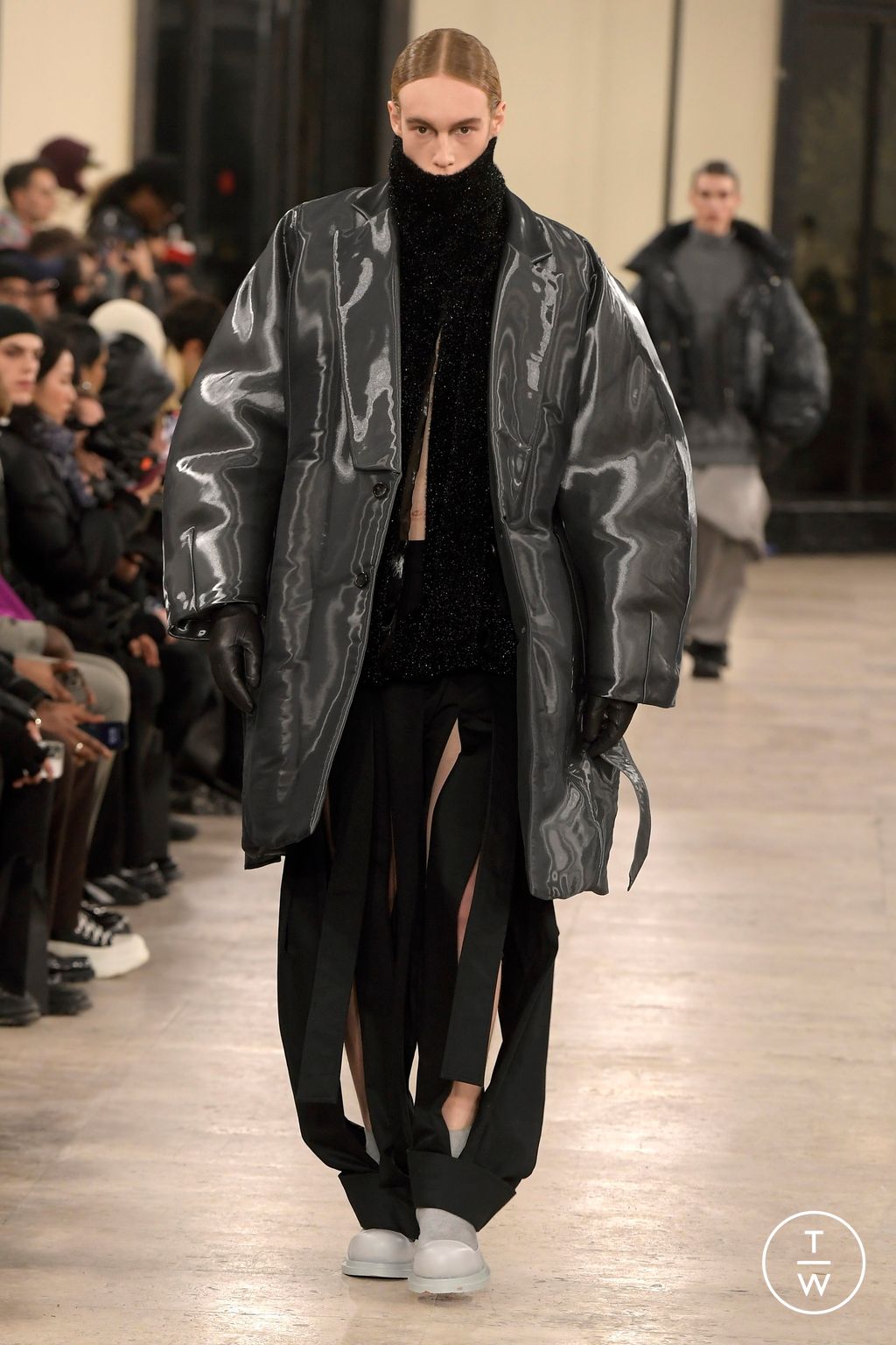 Fashion Week Paris Fall/Winter 2024 look 25 de la collection Songzio menswear
