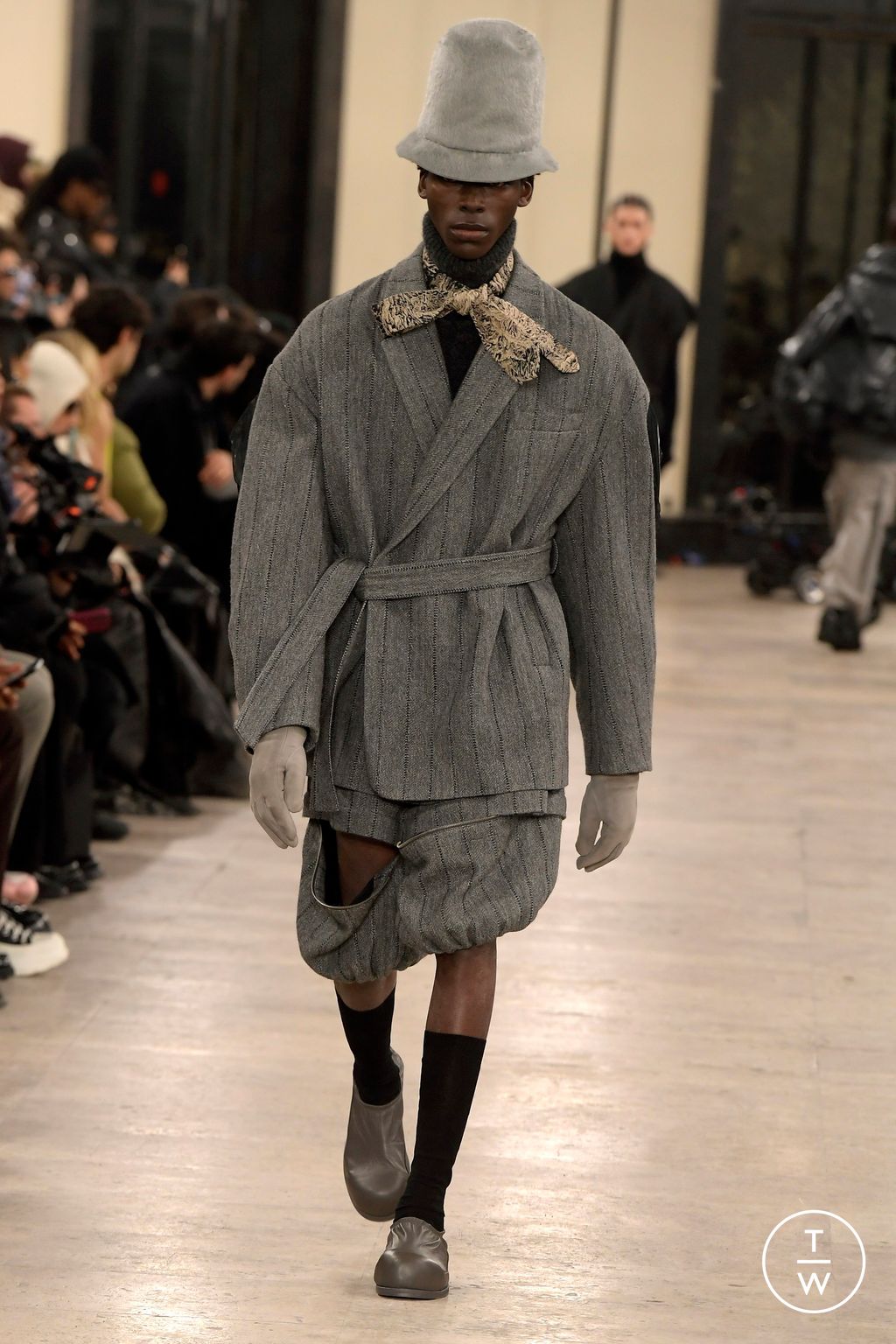 Fashion Week Paris Fall/Winter 2024 look 27 de la collection Songzio menswear