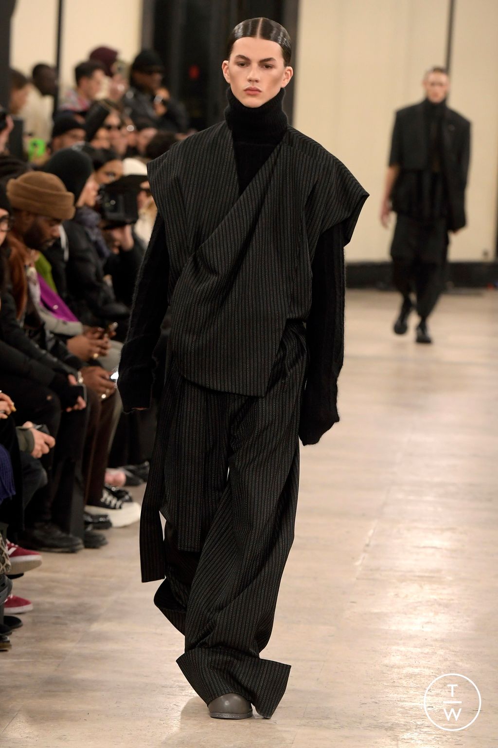 Fashion Week Paris Fall/Winter 2024 look 28 from the Songzio collection menswear