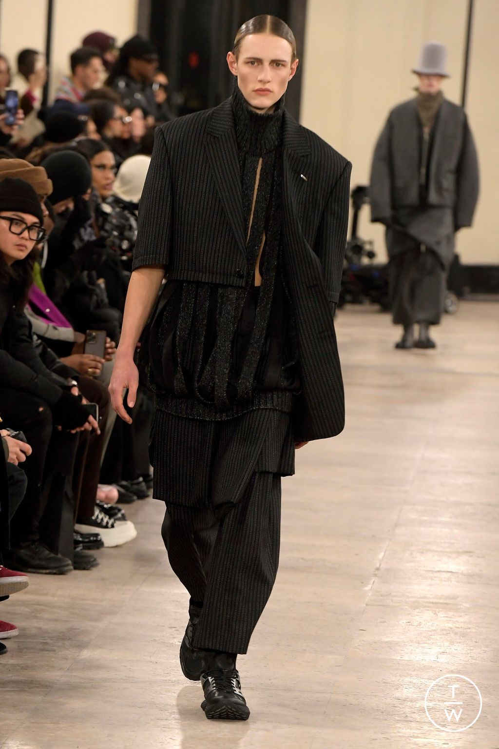 Fashion Week Paris Fall/Winter 2024 look 29 from the Songzio collection menswear