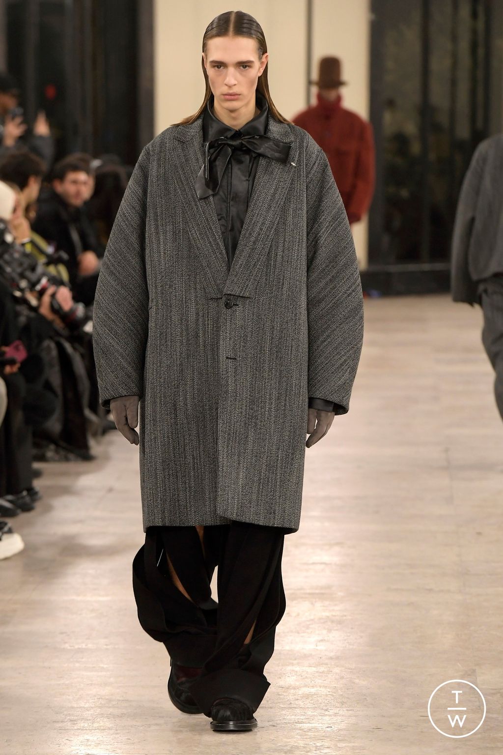 Fashion Week Paris Fall/Winter 2024 look 31 de la collection Songzio menswear