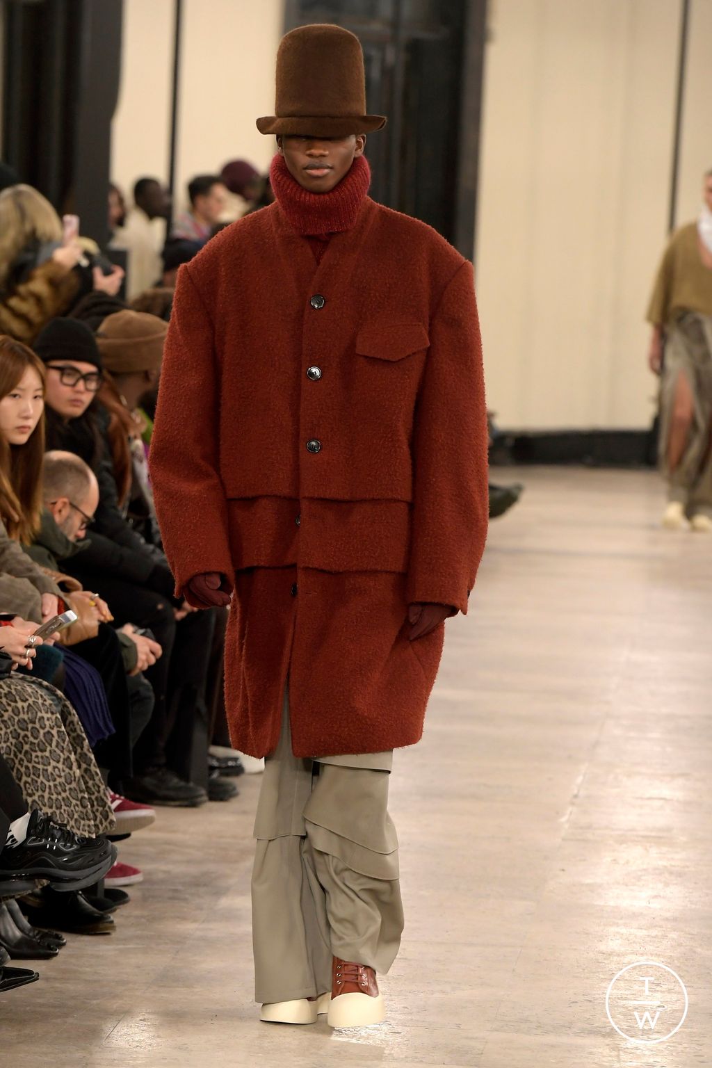 Fashion Week Paris Fall/Winter 2024 look 32 from the Songzio collection 男装