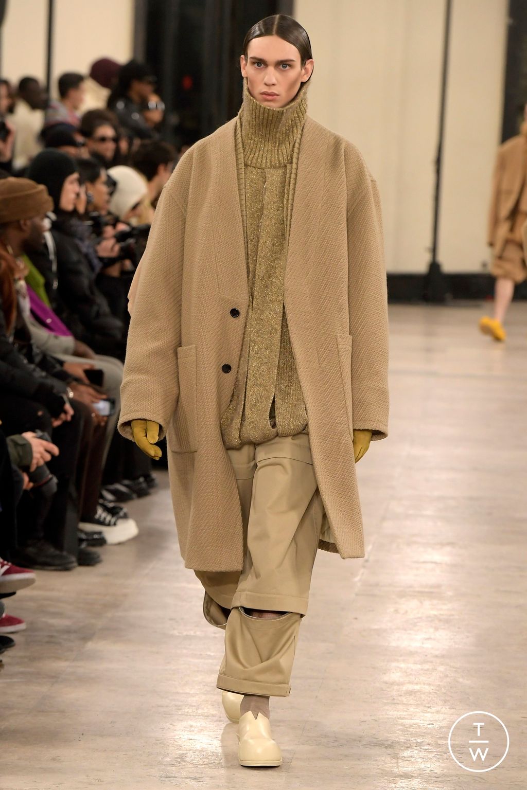 Fashion Week Paris Fall/Winter 2024 look 34 from the Songzio collection 男装