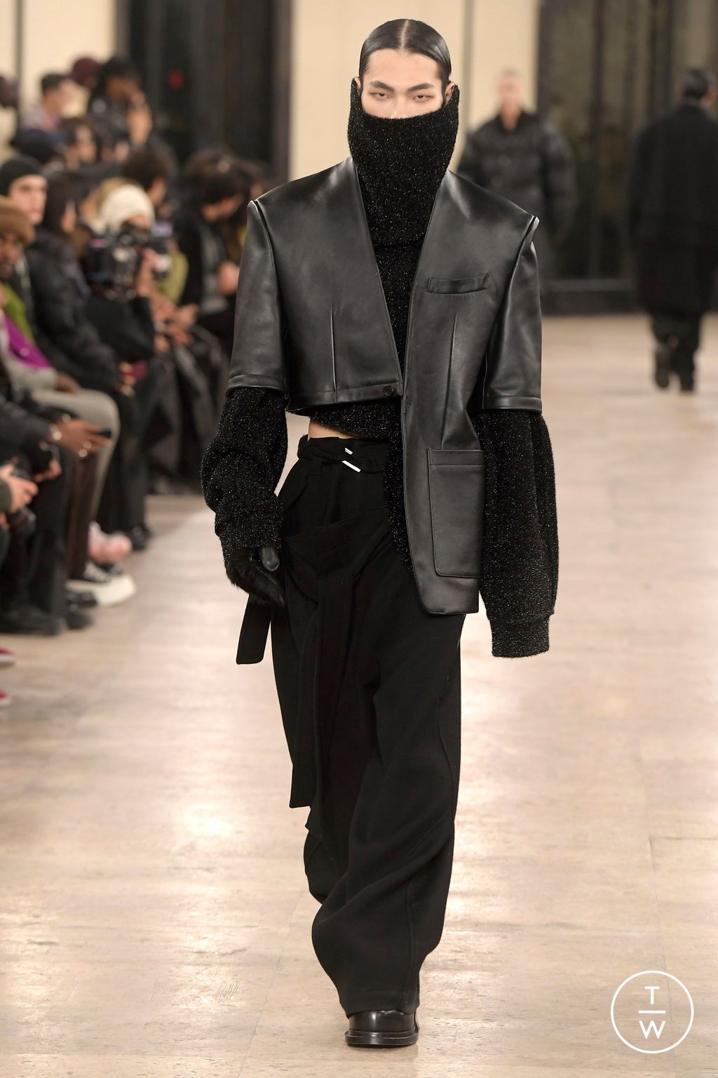Fashion Week Paris Fall/Winter 2024 look 40 from the Songzio collection menswear