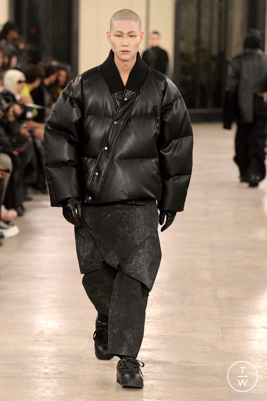 Fashion Week Paris Fall/Winter 2024 look 41 de la collection Songzio menswear