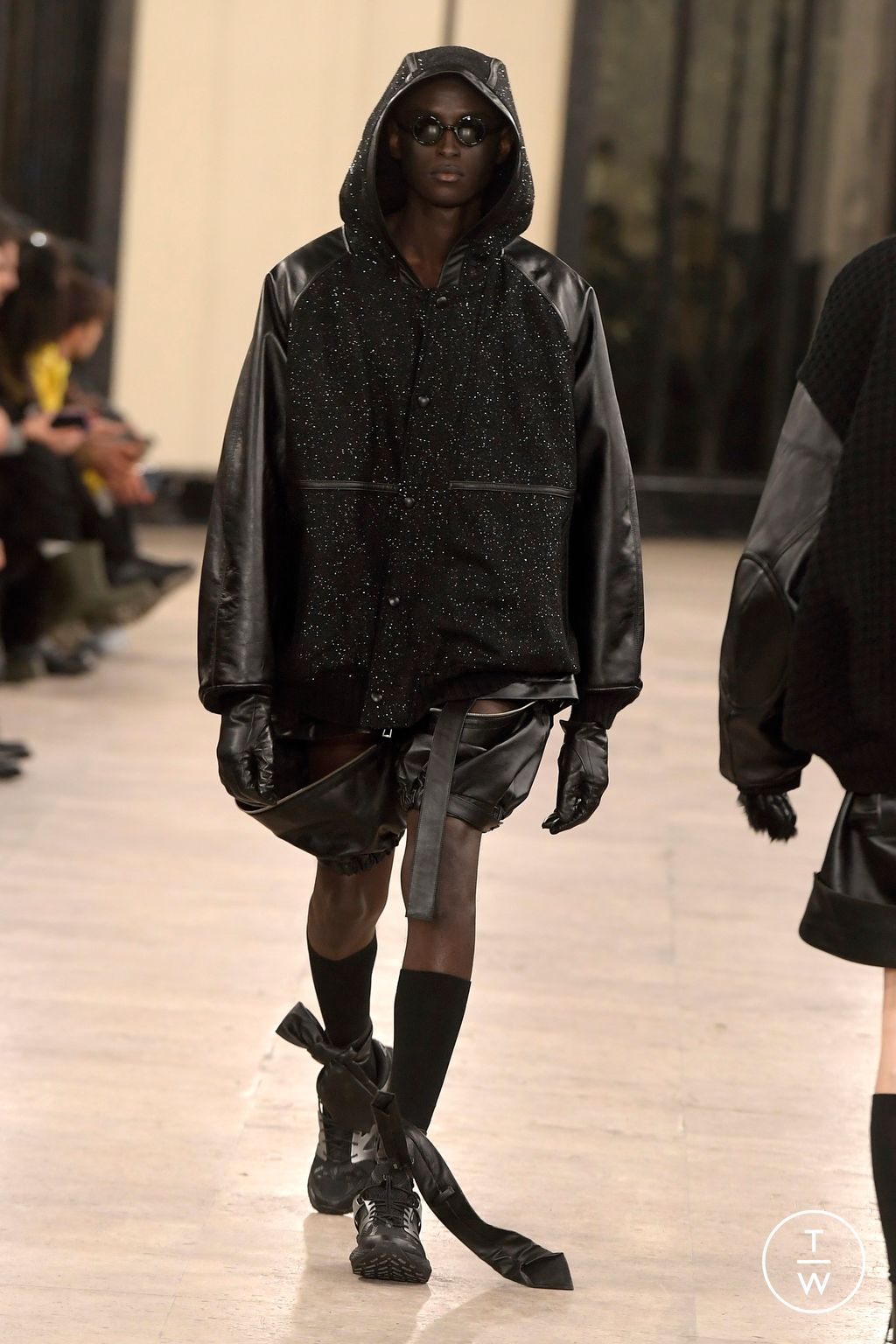 Fashion Week Paris Fall/Winter 2024 look 43 de la collection Songzio menswear