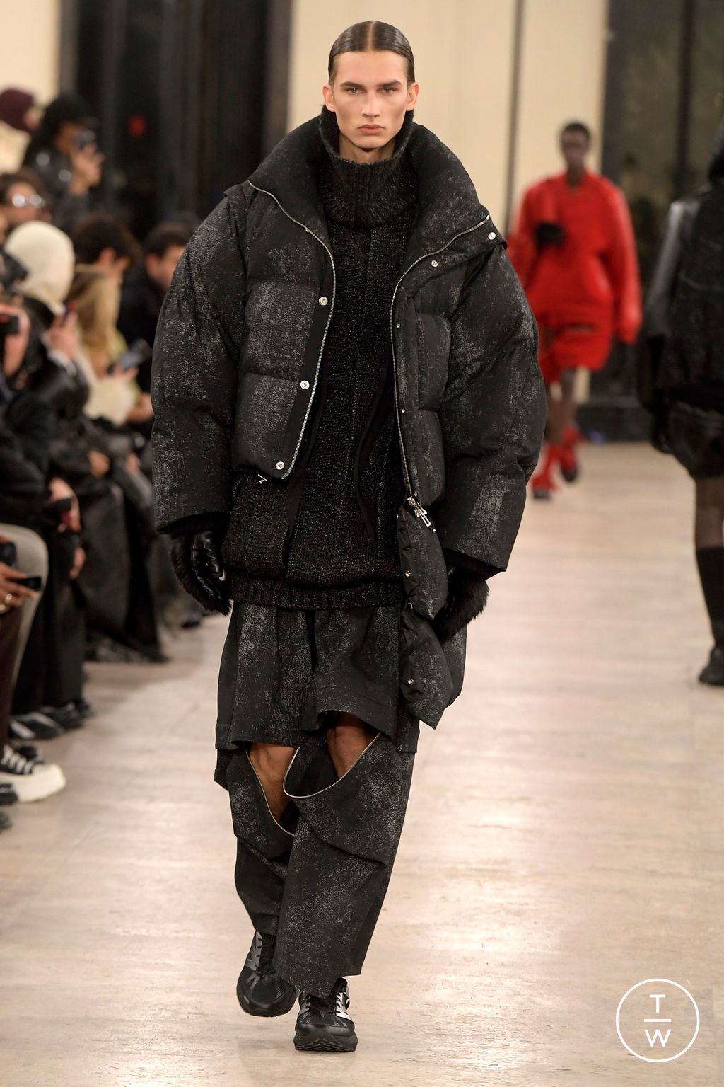 Fashion Week Paris Fall/Winter 2024 look 44 from the Songzio collection 男装