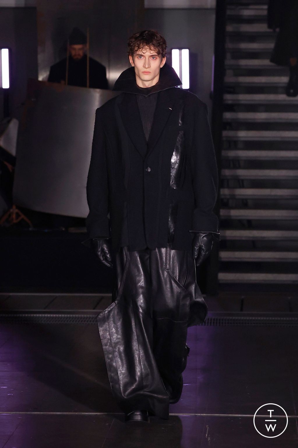 Fashion Week Paris Fall/Winter 2025 look 9 de la collection Songzio menswear