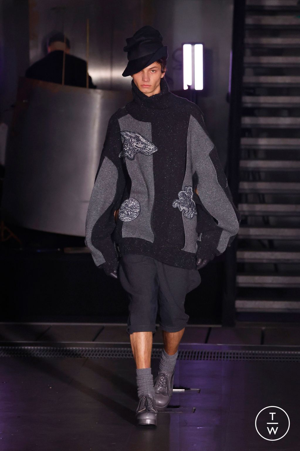 Fashion Week Paris Fall/Winter 2025 look 17 from the Songzio collection menswear