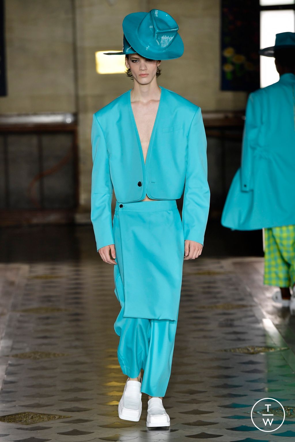 Fashion Week Paris Spring/Summer 2023 look 2 from the Songzio collection 男装