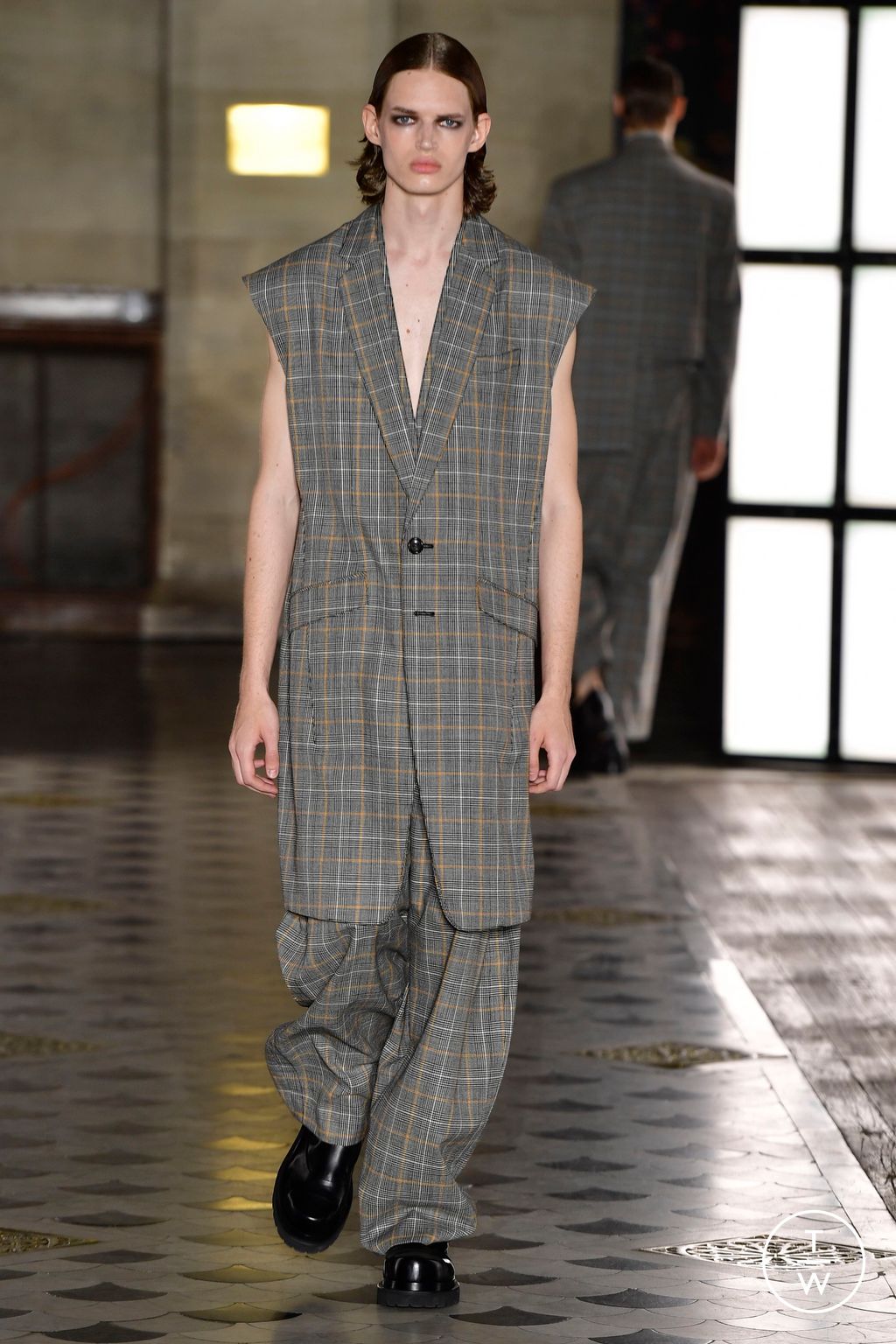 Fashion Week Paris Spring/Summer 2023 look 9 from the Songzio collection 男装