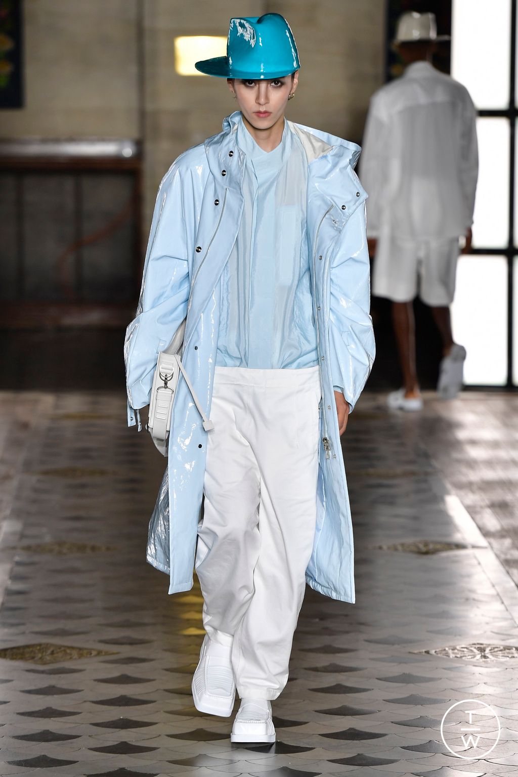 Fashion Week Paris Spring/Summer 2023 look 19 from the Songzio collection 男装