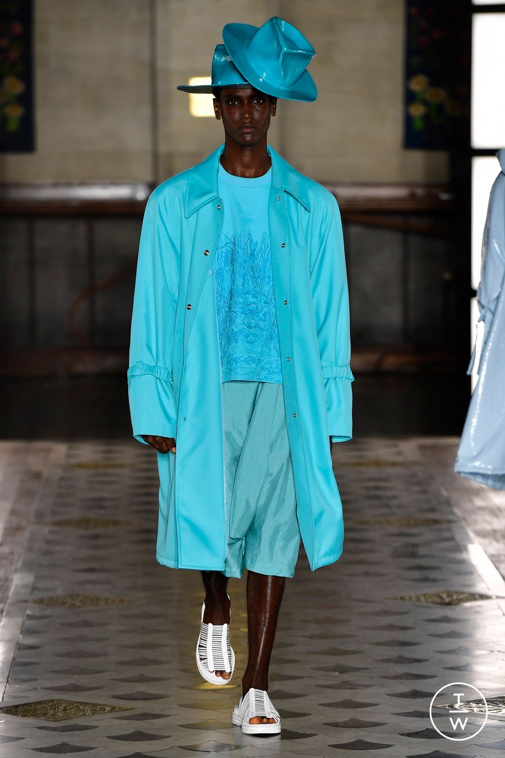 Fashion Week Paris Spring/Summer 2023 look 20 from the Songzio collection 男装