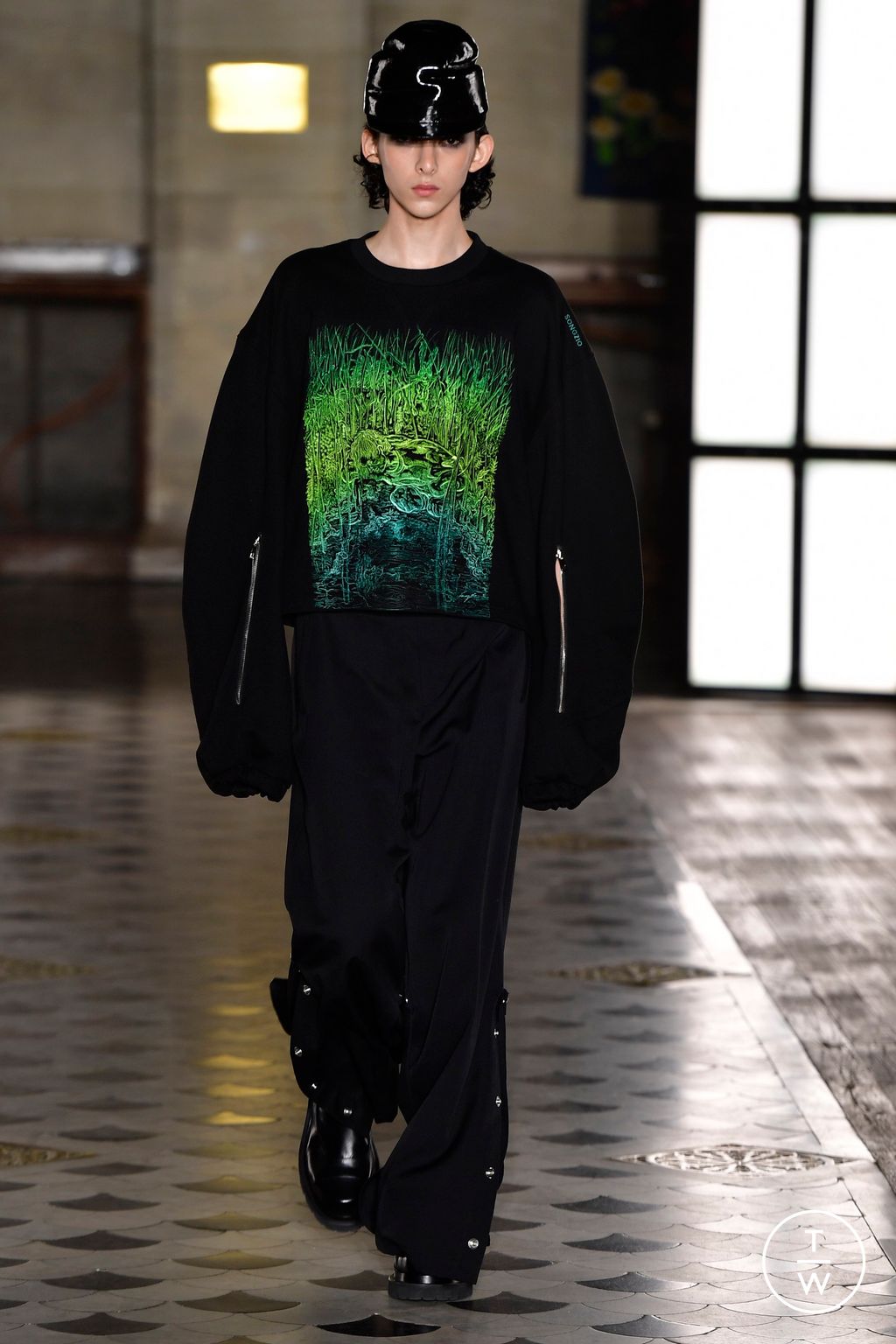 Fashion Week Paris Spring/Summer 2023 look 29 from the Songzio collection menswear