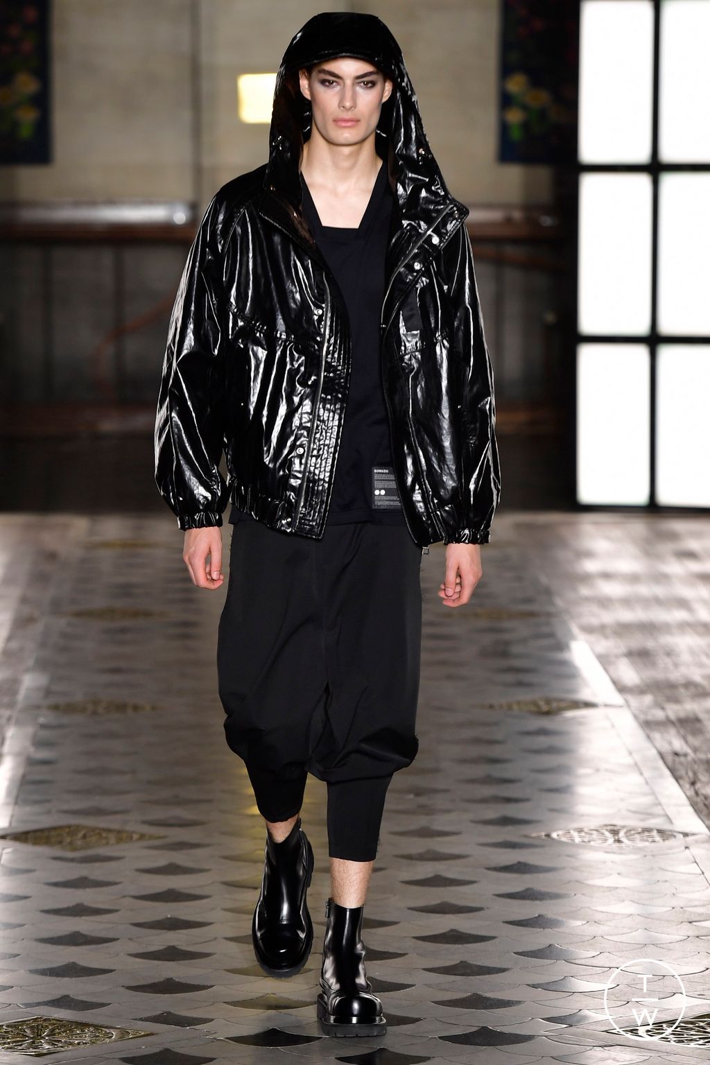 Fashion Week Paris Spring/Summer 2023 look 30 from the Songzio collection 男装