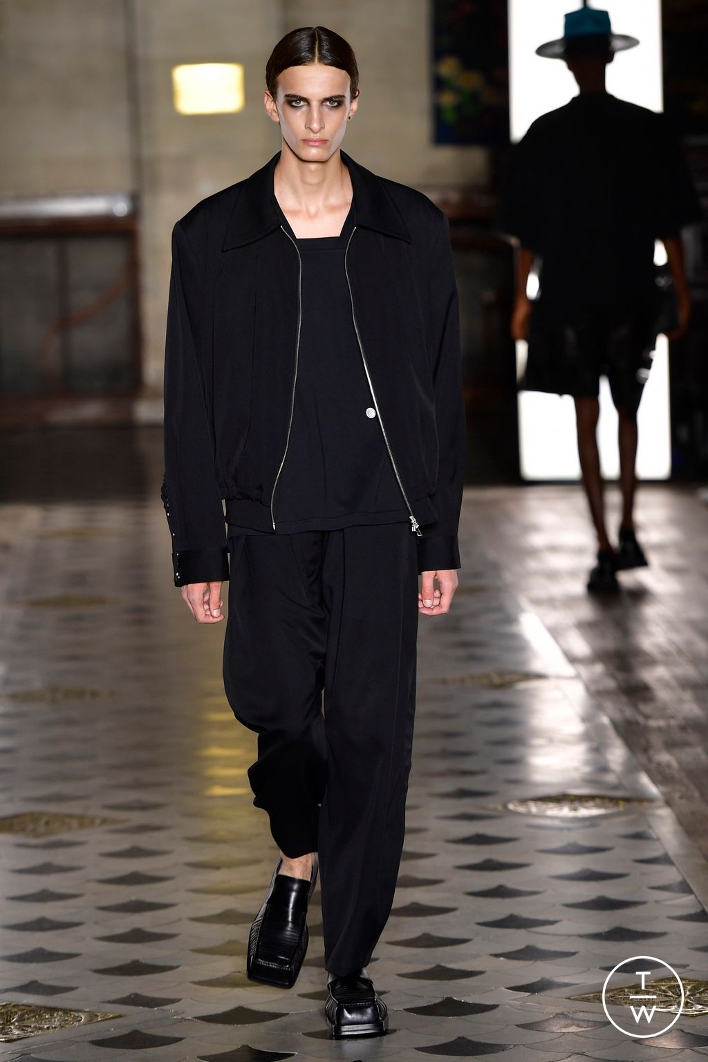 Fashion Week Paris Spring/Summer 2023 look 41 from the Songzio collection 男装