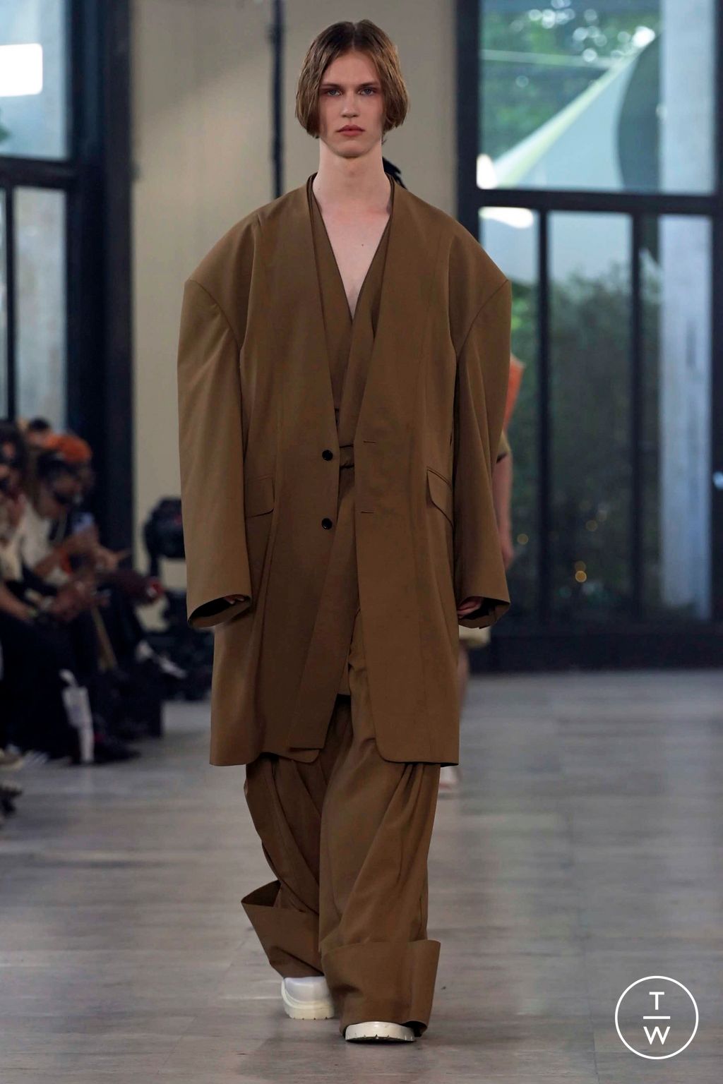 Fashion Week Paris Spring/Summer 2024 look 5 from the Songzio collection menswear