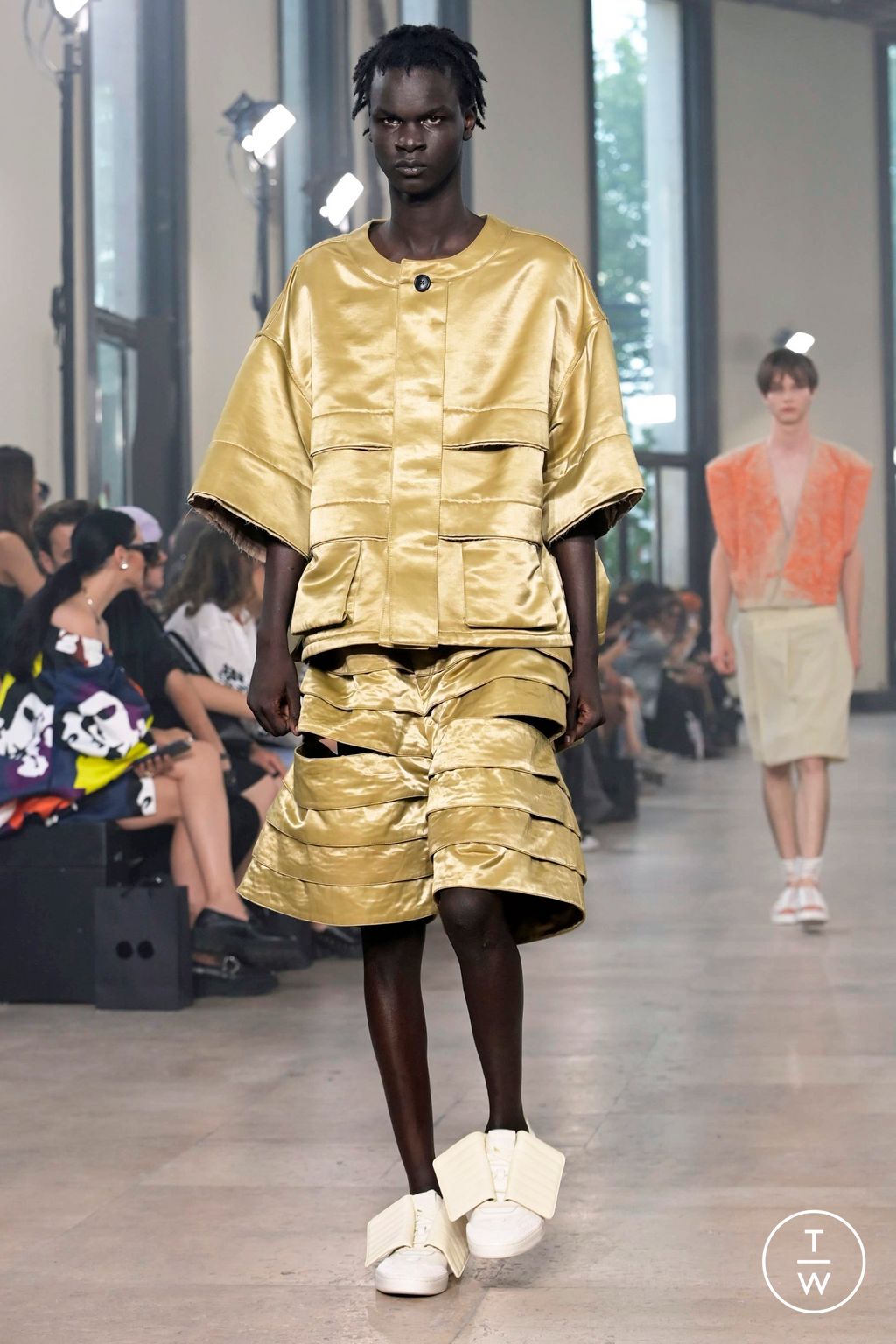 Fashion Week Paris Spring/Summer 2024 look 6 from the Songzio collection 男装