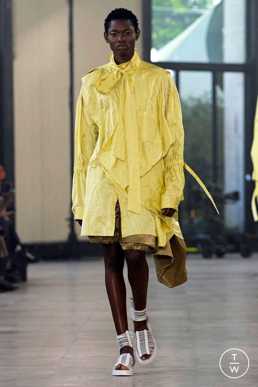 Fashion Week Paris Spring/Summer 2024 look 12 de la collection Songzio menswear
