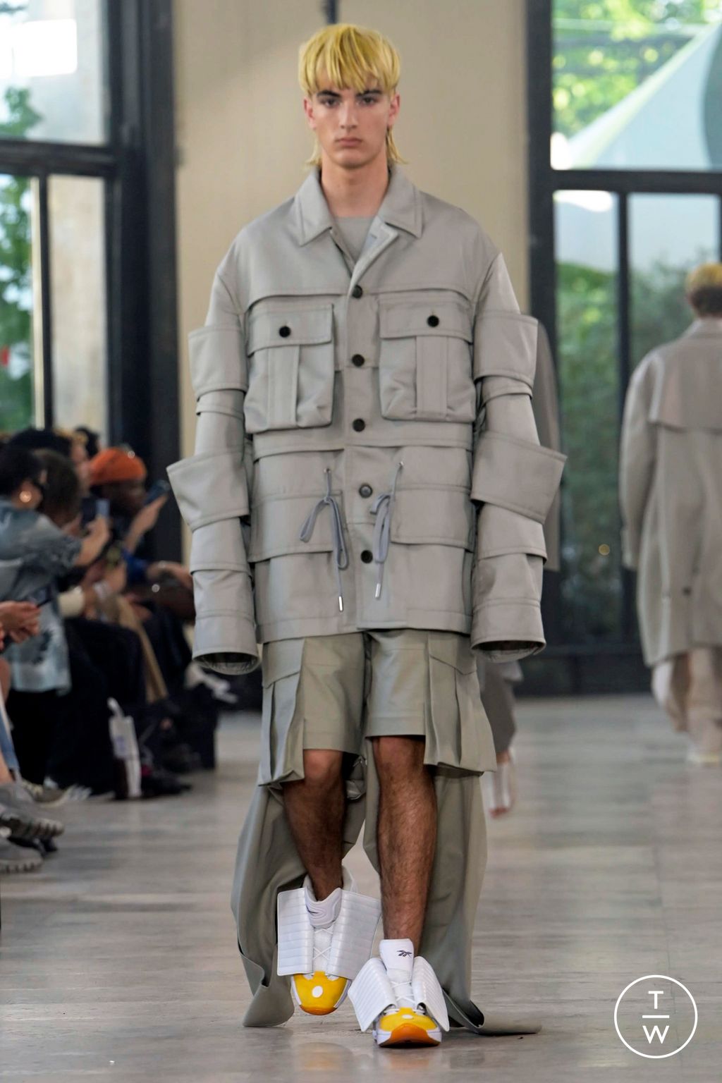 Fashion Week Paris Spring/Summer 2024 look 17 from the Songzio collection menswear