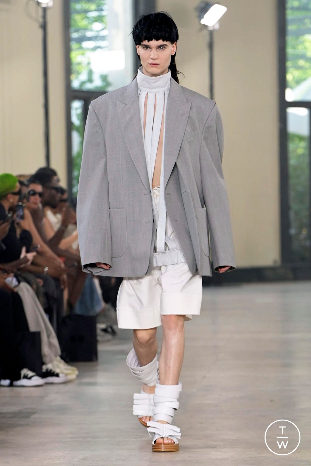 Fashion Week Paris Spring/Summer 2024 look 21 from the Songzio collection menswear
