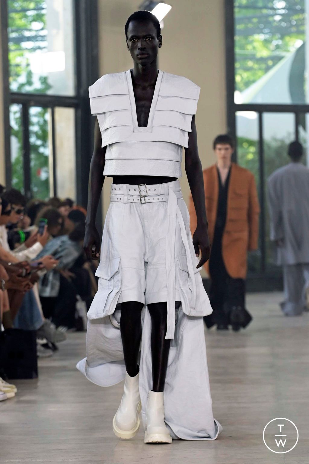 Fashion Week Paris Spring/Summer 2024 look 24 from the Songzio collection 男装