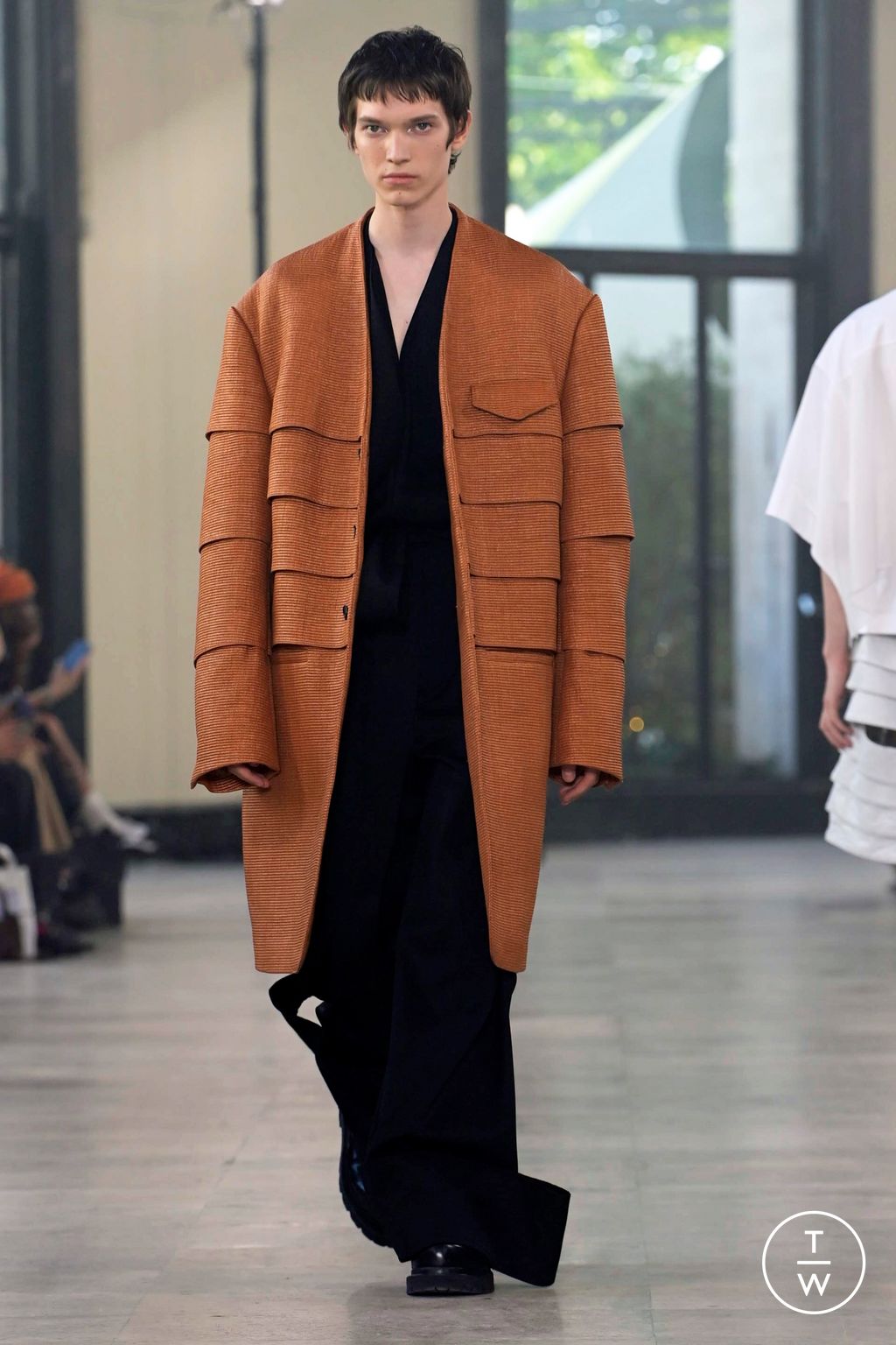Fashion Week Paris Spring/Summer 2024 look 25 from the Songzio collection menswear