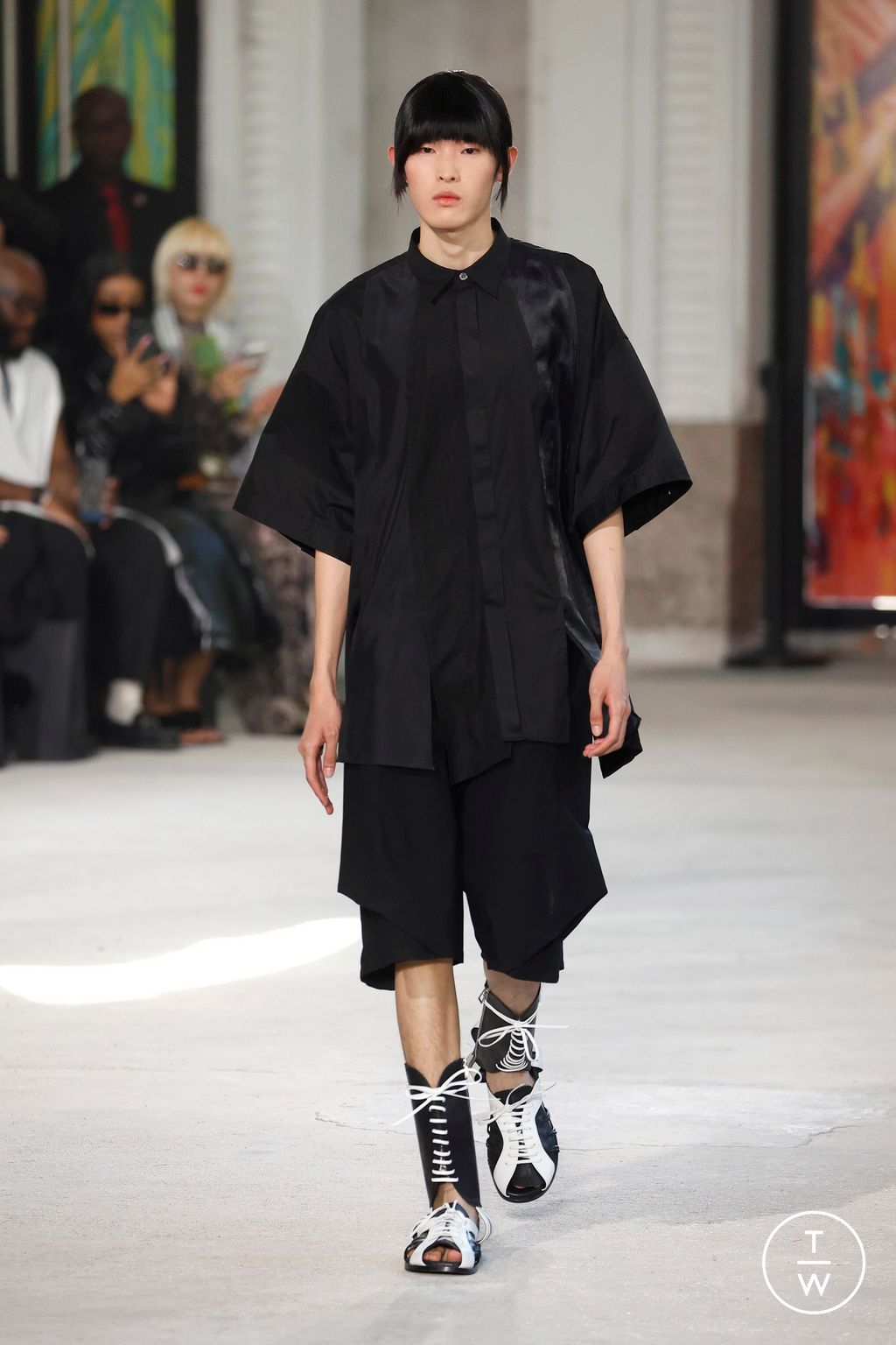 Fashion Week Paris Spring-Summer 2025 look 7 from the Songzio collection 男装