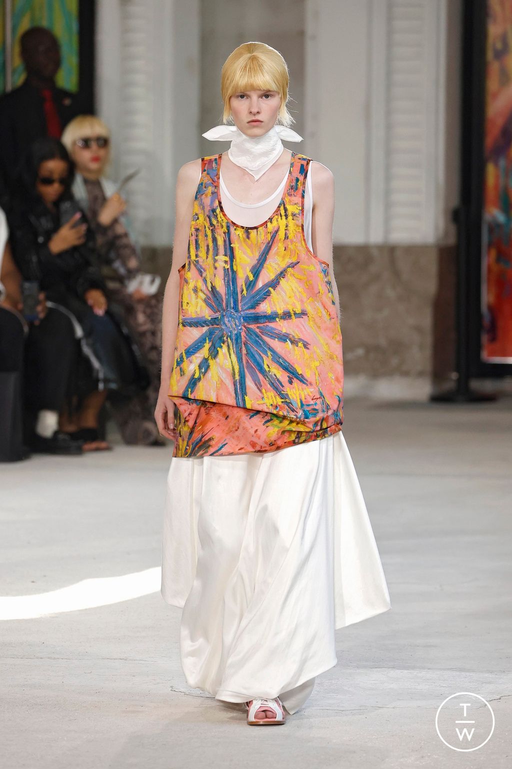 Fashion Week Paris Spring-Summer 2025 look 16 from the Songzio collection 男装
