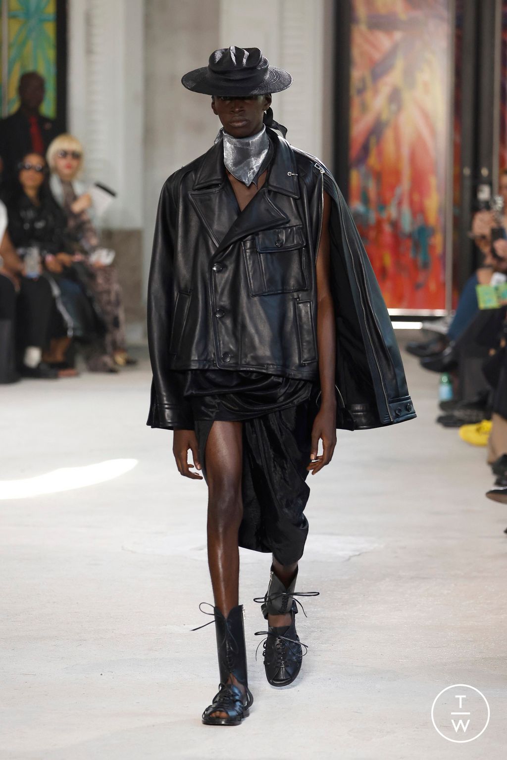 Fashion Week Paris Spring-Summer 2025 look 17 from the Songzio collection 男装