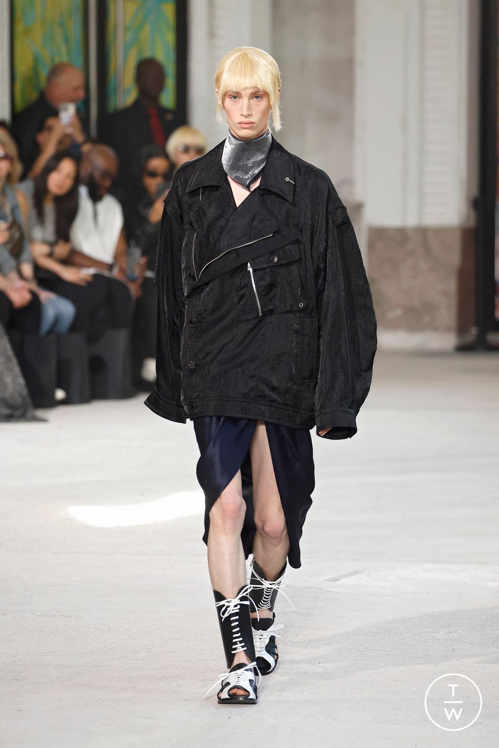 Fashion Week Paris Spring-Summer 2025 look 20 from the Songzio collection 男装