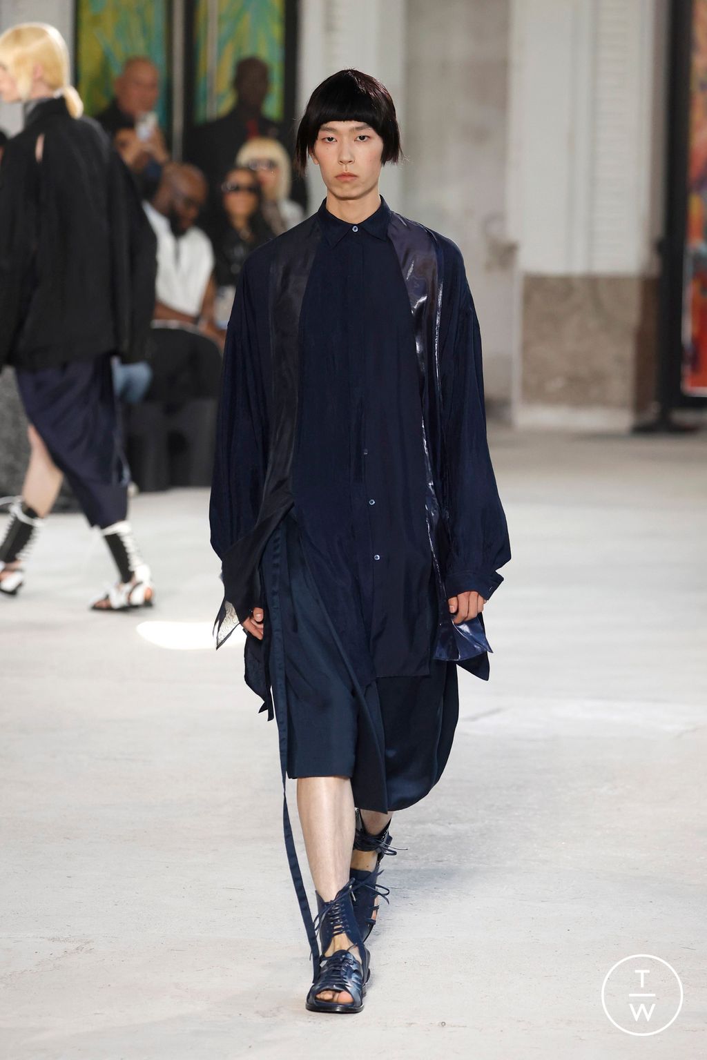 Fashion Week Paris Spring-Summer 2025 look 22 from the Songzio collection 男装