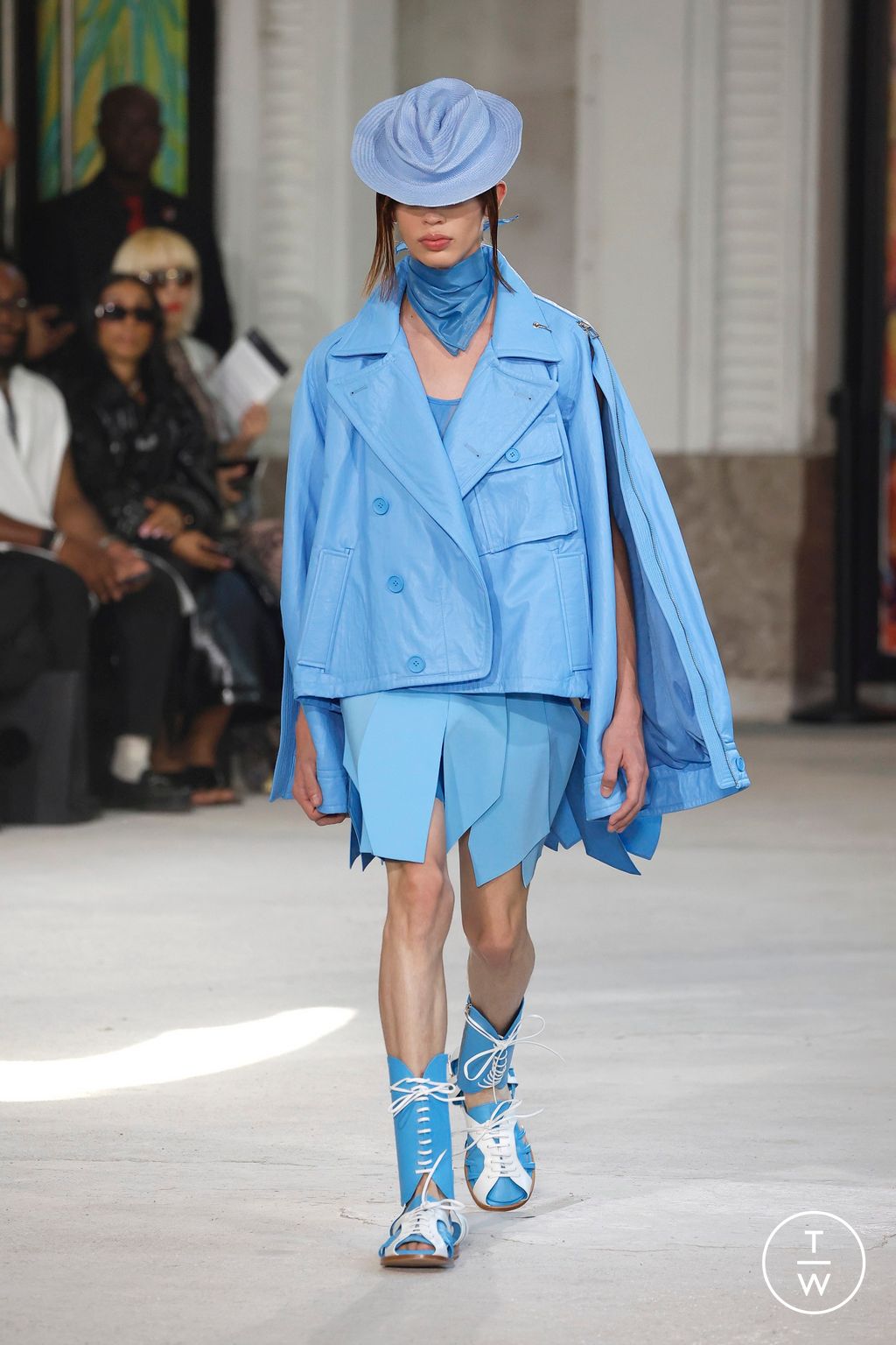 Fashion Week Paris Spring-Summer 2025 look 26 from the Songzio collection 男装