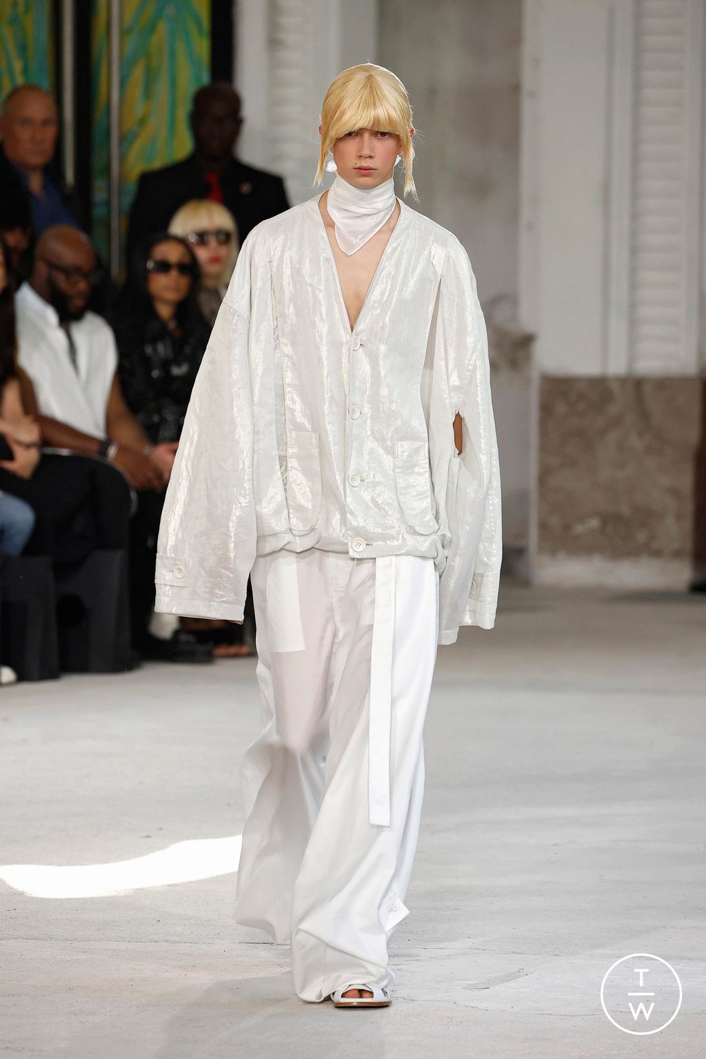 Fashion Week Paris Spring-Summer 2025 look 33 from the Songzio collection 男装