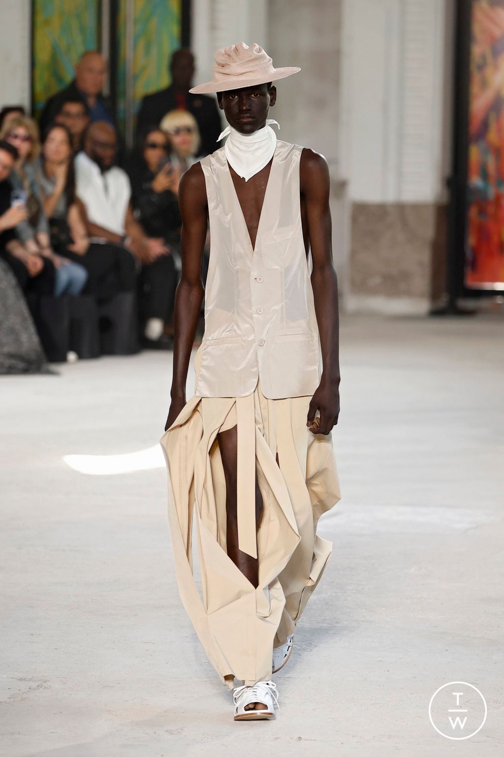 Fashion Week Paris Spring-Summer 2025 look 34 de la collection Songzio menswear