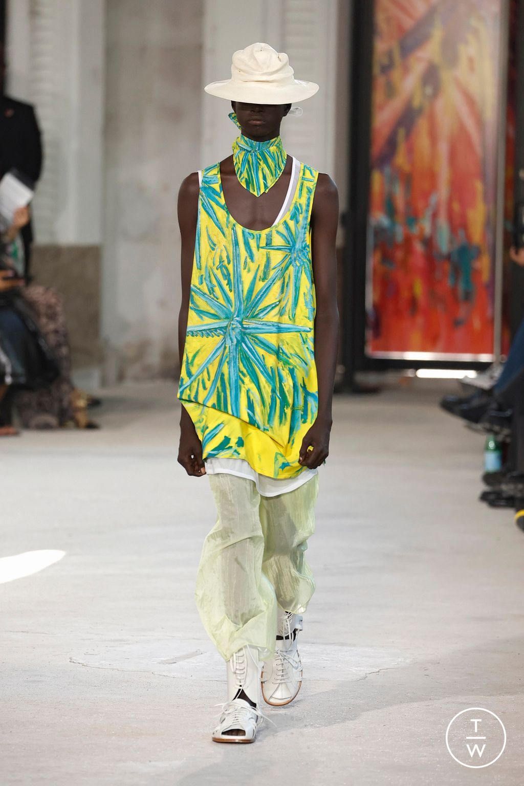 Fashion Week Paris Spring-Summer 2025 look 36 from the Songzio collection 男装