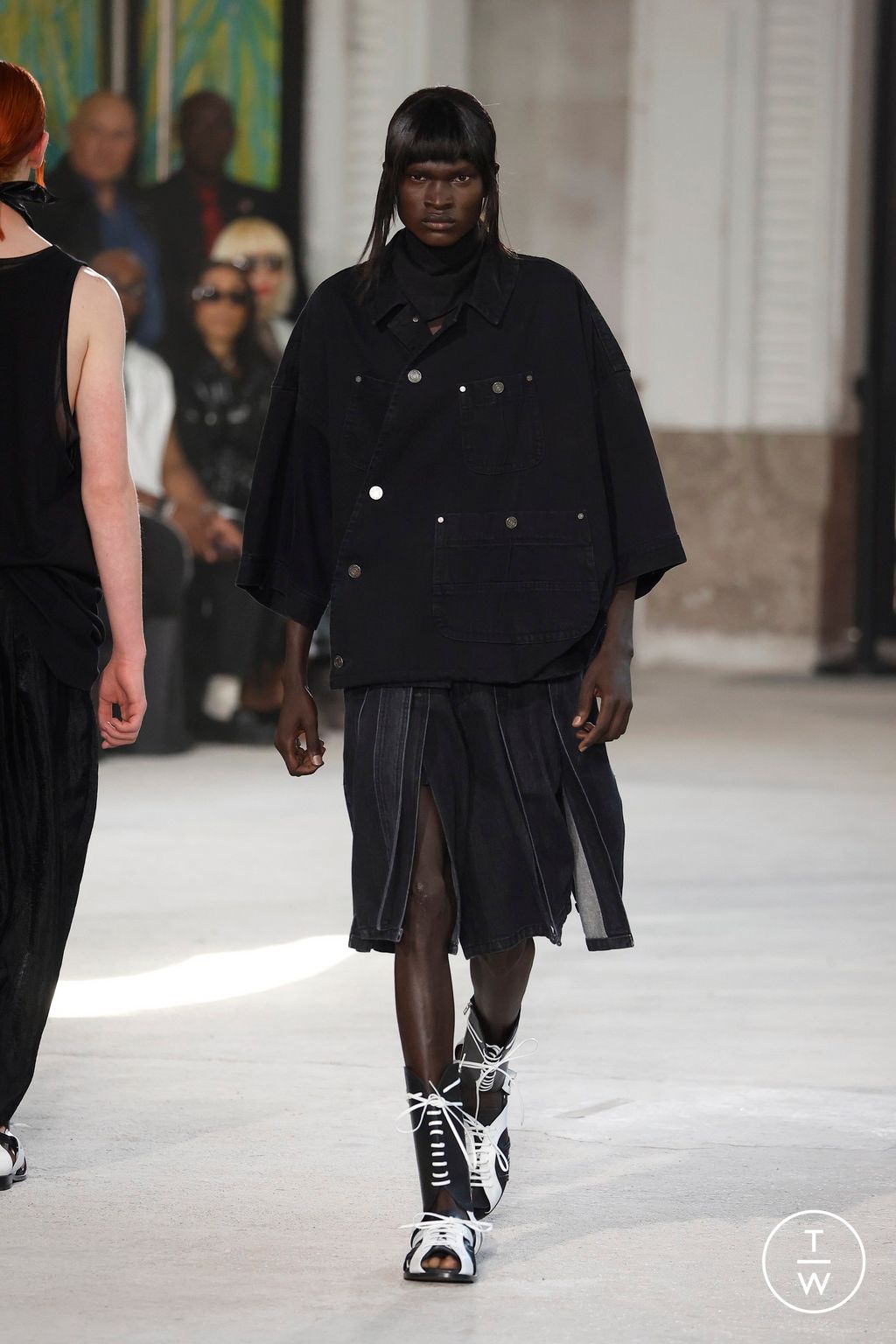 Fashion Week Paris Spring-Summer 2025 look 48 from the Songzio collection 男装