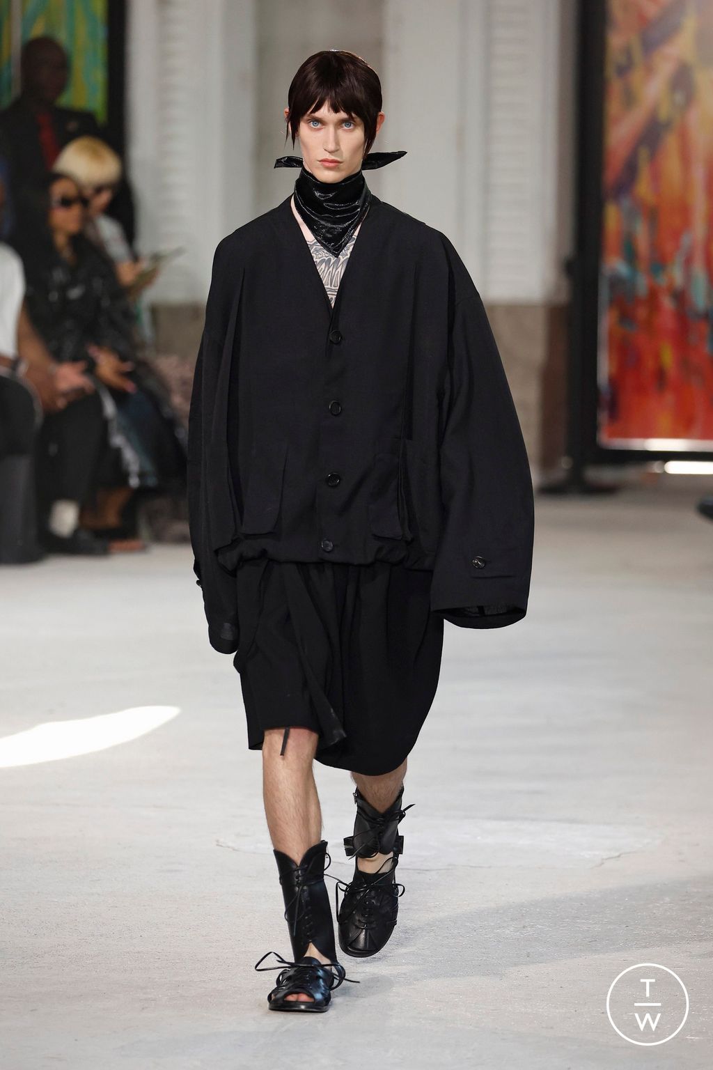 Fashion Week Paris Spring-Summer 2025 look 51 from the Songzio collection 男装