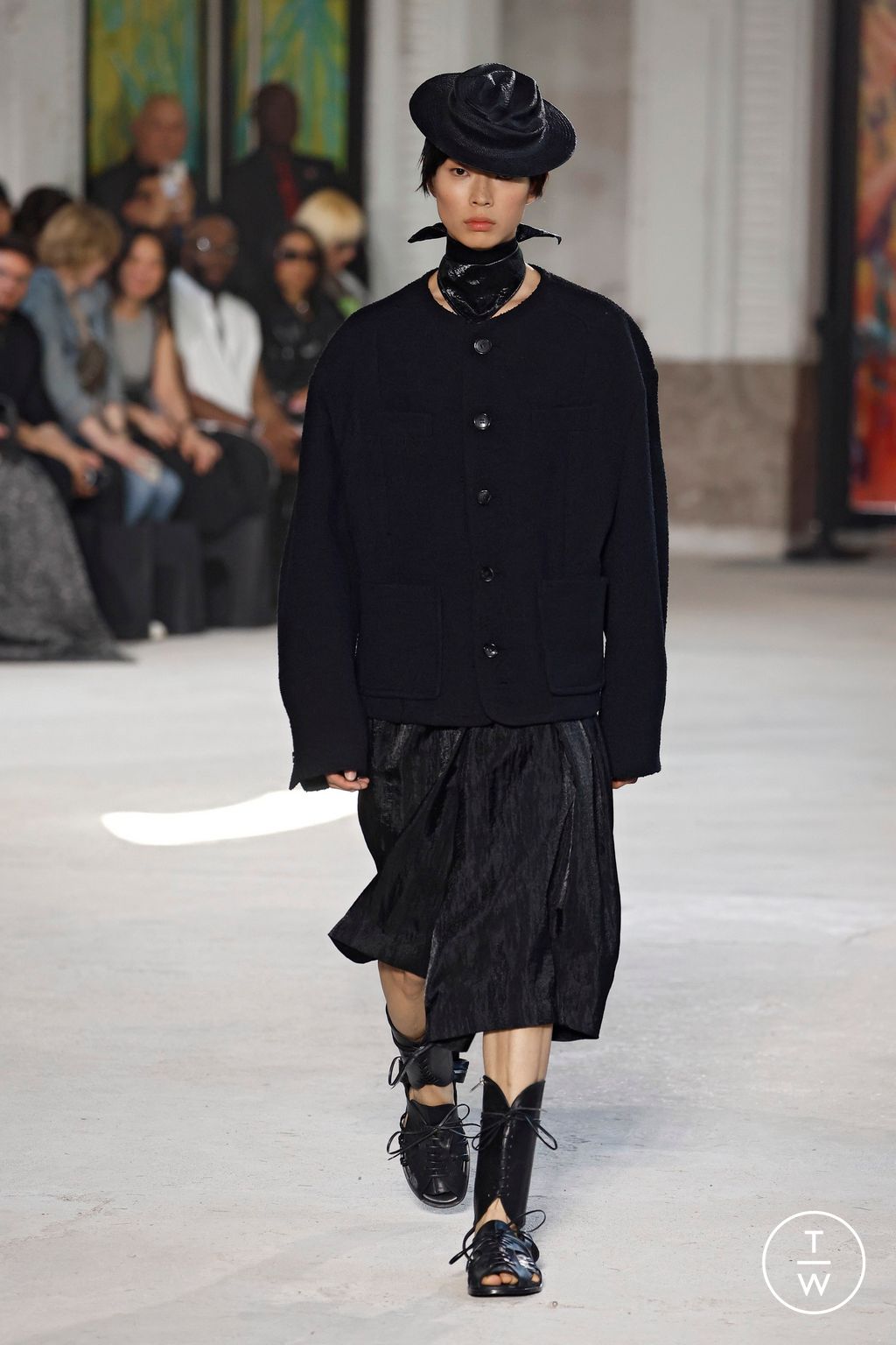 Fashion Week Paris Spring-Summer 2025 look 54 from the Songzio collection 男装