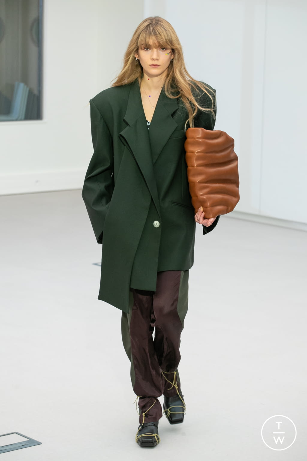Fashion Week Paris Fall/Winter 2021 look 19 from the IFM PARIS collection womenswear
