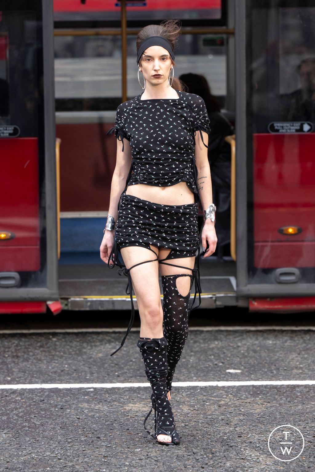 Fashion Week London Fall/Winter 2024 look 10 de la collection SRVC womenswear